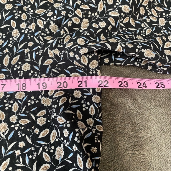 Reitmans Floral Black and Cream Blouse - Picture 6 of 7
